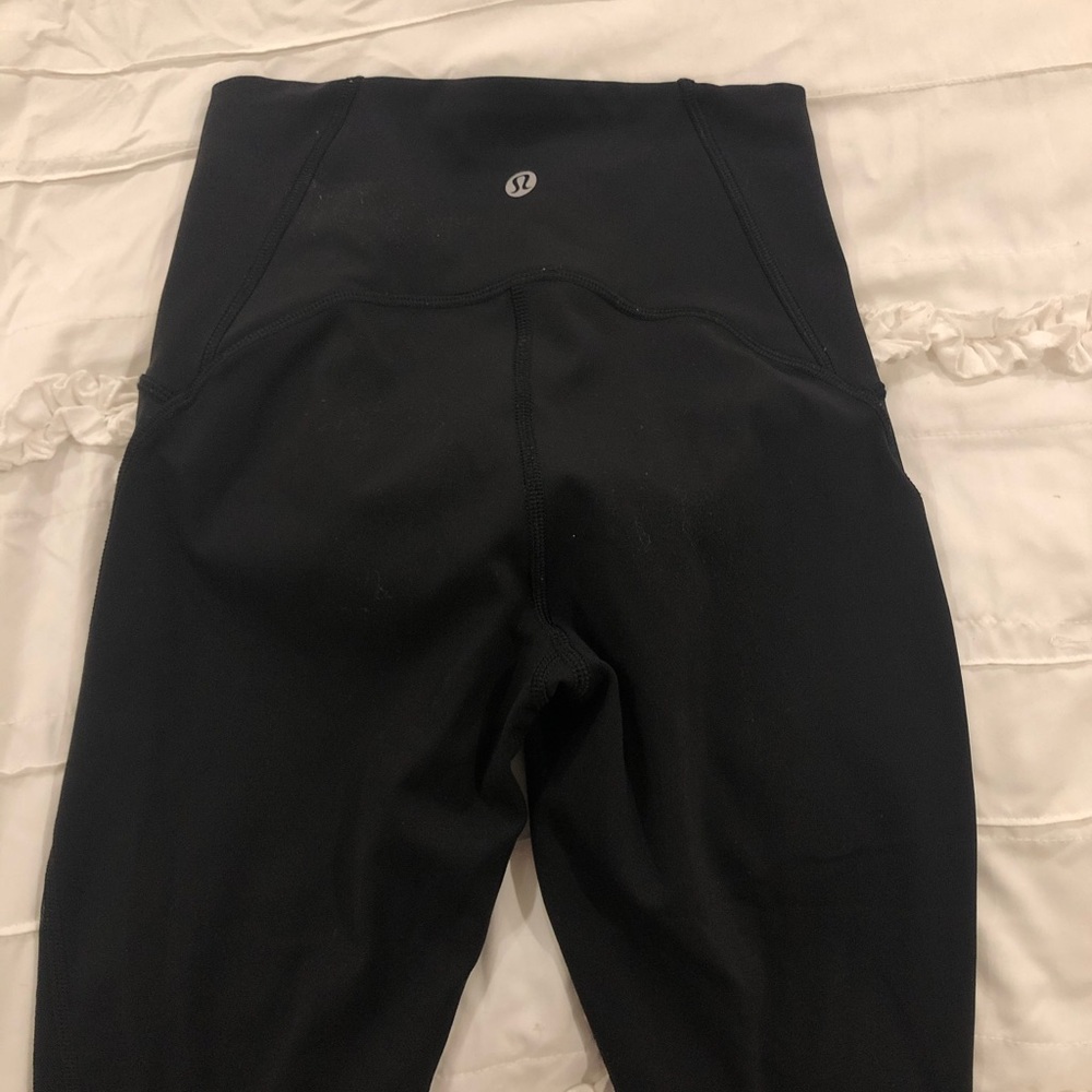 black cropped lululemon leggings